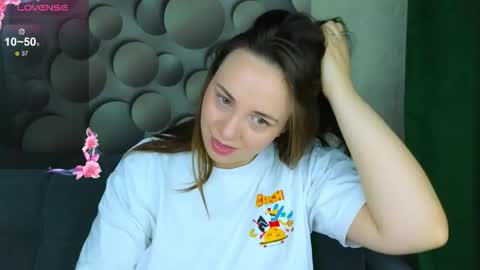 Snapshot of cutesmile_sharon chatting on 10, 10, 2025 cutesmile sharon online show from 10, 10, 2025