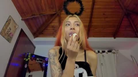 cuteweed420 online show from 20, 12, 2024