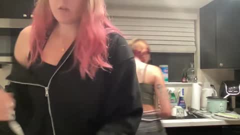 Snapshot of cutey_kiwi chatting on 9, 10, 2025 Cutey kiwi online show from 9, 10, 2025