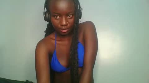Snapshot of cutie_choco chatting on 2, 11, 2025 cutie_choco online show from 2, 11, 2025