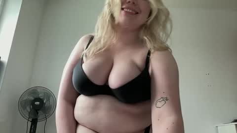 Snapshot of cutiejulie_ chatting on 15, 5, 2026 Julie online show from 15, 5, 2026
