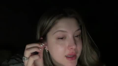 Snapshot of cutieoggg420 chatting on 25, 3, 2026 Cutieoggg420 online show from 25, 3, 2026