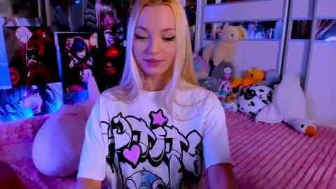 Snapshot of cuttie_ponyy chatting on 22, 12, 2024 Nora online show from 22, 12, 2024