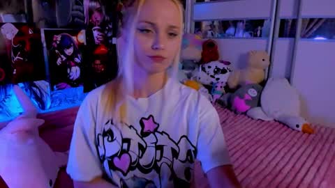 Snapshot of cuttie_ponyy chatting on 18, 10, 2025 Nora online show from 18, 10, 2025