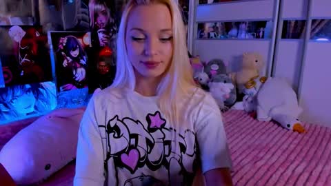 Snapshot of cuttie_ponyy chatting on 9, 11, 2025 Nora online show from 9, 11, 2025