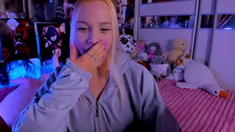 Snapshot of cuttie_ponyy chatting on 13, 12, 2025 Nora online show from 13, 12, 2025