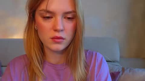 Im Emi streaming with my friend Reyna today online show from 18, 3, 2026