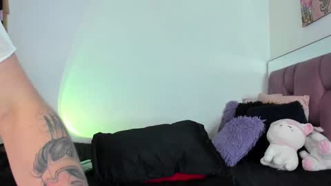 Snapshot of cynthiaa33 chatting on 6, 12, 2024 cynthiaa33 online show from 6, 12, 2024