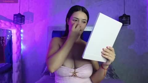 Snapshot of dahiana_williamss chatting on 5, 10, 2025 Dahiana online show from 5, 10, 2025