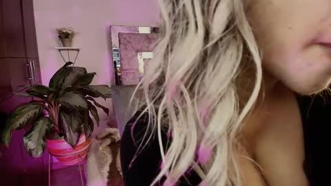 dahnia_cruz online show from 17, 4, 2026