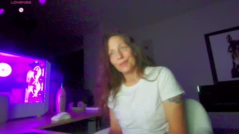 Snapshot of daisy_dove chatting on 21, 5, 2026 Daisy online show from 21, 5, 2026