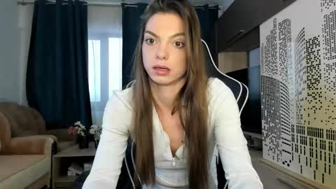 Snapshot of daisysland chatting on 15, 12, 2025 Beatrice online show from 15, 12, 2025