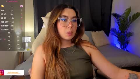 dakottaa__ online show from 8, 11, 2025