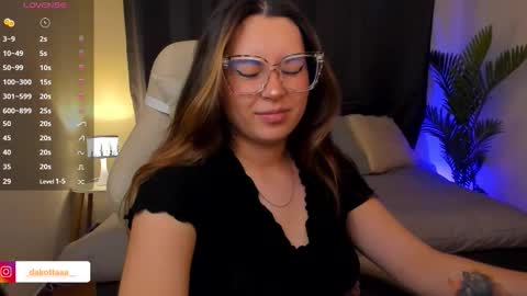 dakottaa__ online show from 3, 12, 2025