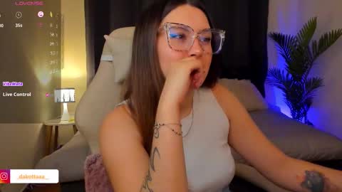 dakottaa__ online show from 17, 12, 2025