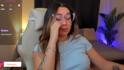 dakottaa__ online show from 3, 2, 2026