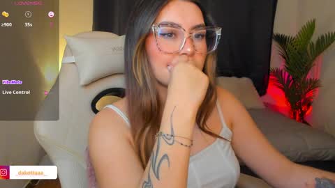 dakottaa__ online show from 30, 3, 2026