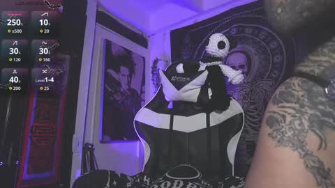 dalia_vorhees online show from 10, 11, 2025