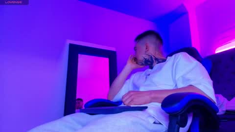 Dallas whitee online show from 29, 3, 2026