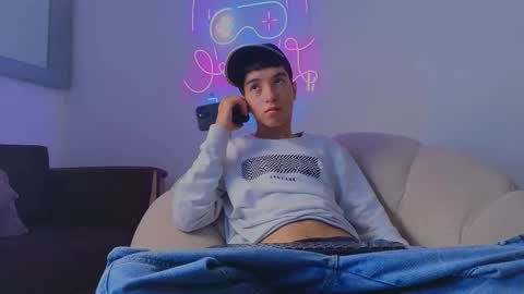 Snapshot of dallen_grant chatting on 18, 12, 2025 Dallen Grant online show from 18, 12, 2025