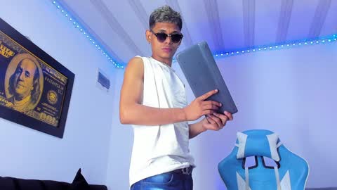 Snapshot of damar_felipe chatting on 5, 1, 2025 damar_felipe online show from 5, 1, 2025