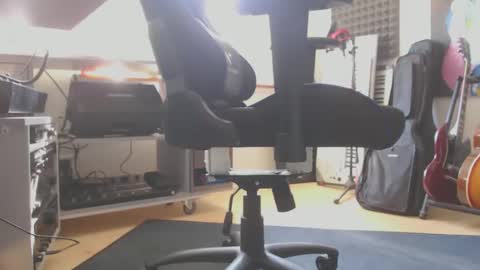 Snapshot of damien_000 chatting on 4, 3, 2025 Ray online show from 4, 3, 2025