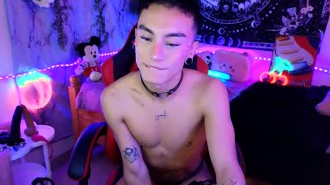 Snapshot of damon_clark_ chatting on 4, 3, 2025 damon_clark_ online show from 4, 3, 2025