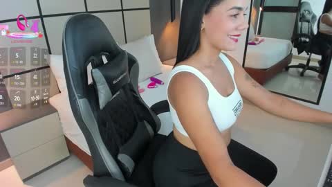 Snapshot of dana_daree chatting on 18, 10, 2025 D A N A  online show from 18, 10, 2025