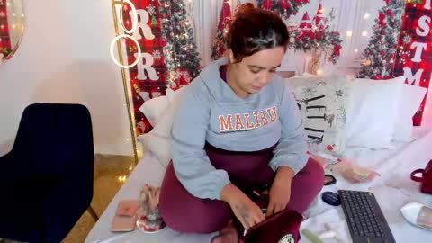 Snapshot of danaferluccio chatting on 5, 12, 2025 danaferluccio online show from 5, 12, 2025