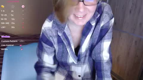 Snapshot of danbie_leen chatting on 4, 12, 2025 danbie_leen online show from 4, 12, 2025