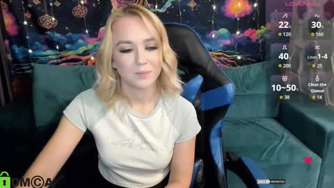 Snapshot of dances_queen chatting on 22, 12, 2025 dances_queen online show from 22, 12, 2025