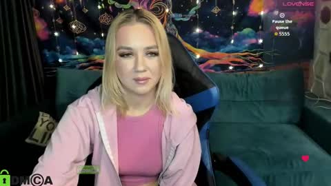 Snapshot of dances_queen chatting on 9, 1, 2026 dances_queen online show from 9, 1, 2026