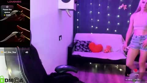 dances_queen online show from 7, 7, 2026