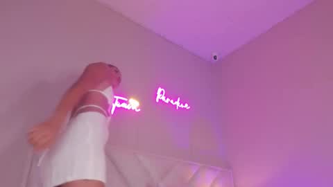 Snapshot of dani_skinny_ chatting on 9, 9, 2025 Hi I am Dani online show from 9, 9, 2025