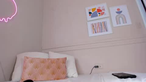 Snapshot of dani_skinny_ chatting on 19, 9, 2025 Hi I am Dani online show from 19, 9, 2025