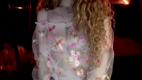 danielareign online show from 13, 2, 2026