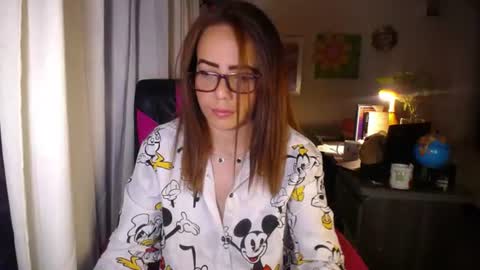 Snapshot of danielle_rose_ chatting on 29, 6, 2026 Angie online show from 29, 6, 2026