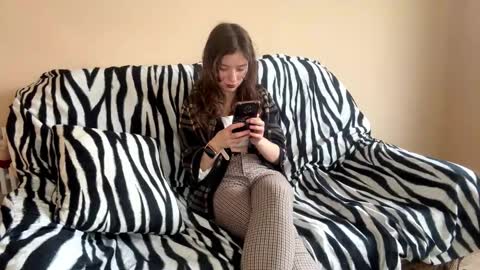 Snapshot of daniellevaulet chatting on 28, 11, 2025 Mia online show from 28, 11, 2025