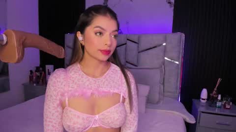 Snapshot of daniphoenixx chatting on 3, 3, 2025 Dani Phonenix online show from 3, 3, 2025