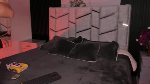 Dani Phonenix online show from 15, 12, 2025