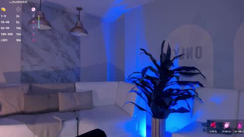 Danna Cruz  online show from 18, 2, 2025