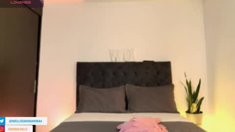 Danna Wells online show from 15, 10, 2025