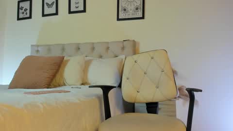 Antonella Mora online show from 2, 10, 2025