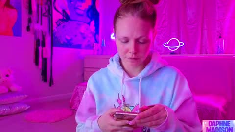 Daphne Madison online show from 9, 2, 2026