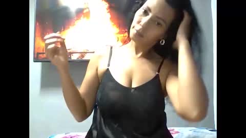 Snapshot of daphnerosses chatting on 16, 10, 2025 daphnerosses online show from 16, 10, 2025