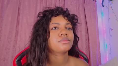 Snapshot of daphnewalker__ chatting on 18, 12, 2025 Daphne online show from 18, 12, 2025
