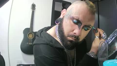 Snapshot of darkclothes chatting on 10, 1, 2025 darkclothes online show from 10, 1, 2025