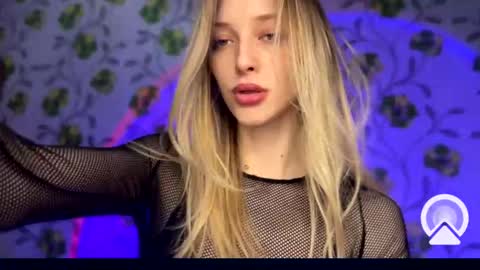 Snapshot of darlingdarinka chatting on 14, 12, 2025 D online show from 14, 12, 2025