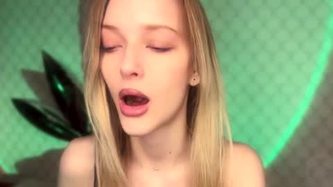 Snapshot of darlingdarinka chatting on 21, 12, 2025 D online show from 21, 12, 2025