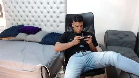 Snapshot of david_bandercock chatting on 4, 1, 2025 david_bandercock online show from 4, 1, 2025